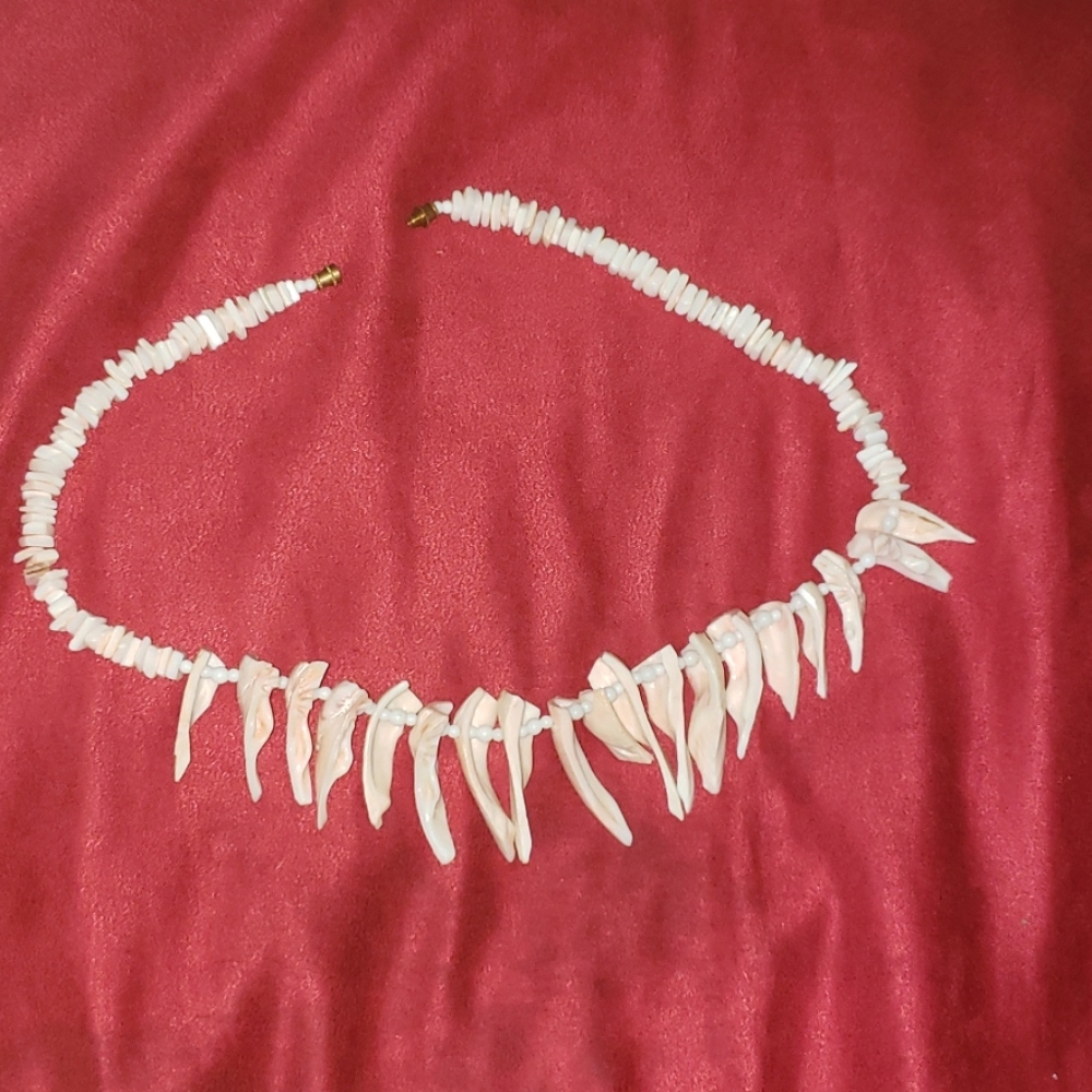 Shell necklace w/ barrel clasp
